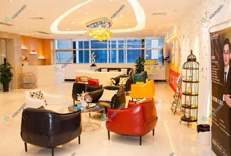 广州黄金微雕背部吸脂医院排名靠前的广州晨曦轻伊美做黄金微雕臀部吸脂很不错