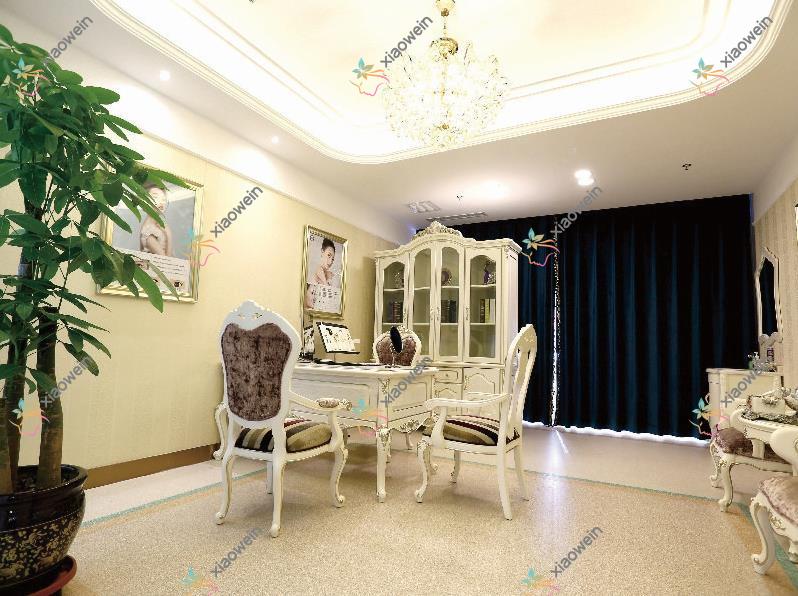 泸州胸下垂矫正医院价格揭晓:排名靠前的韩美胸下垂矫正费用35000起