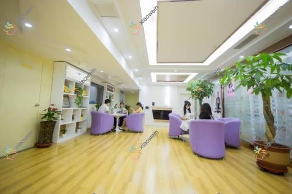 岳阳后背吸脂失败修复哪一个医院好？2023排名榜:人民医院皮肤科、美岚、亚美等入围！附价目表